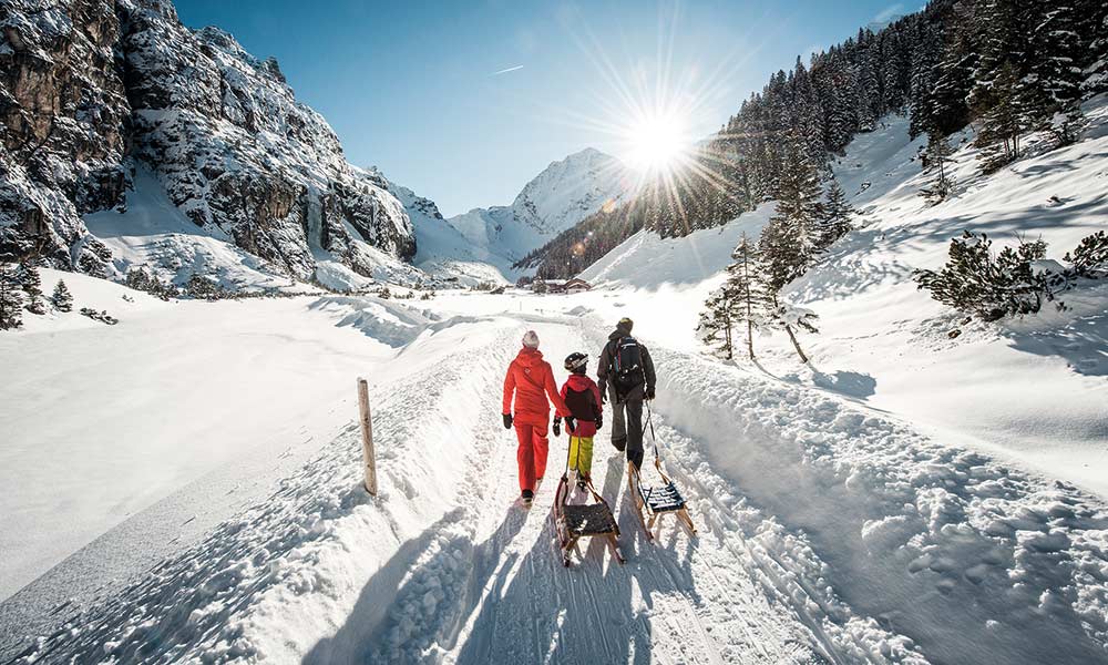 Fasching im Stubaital Skiurlaub am Stubaier Gletscher Hotel Almhof Danler Hotel in Neustift Stubaital Tirol Bergwinter Skiurlaub Familienurlaub am Stubaier Gletscher Hotel Almhof Danler Hotel in Neustift Stubaital Tirol