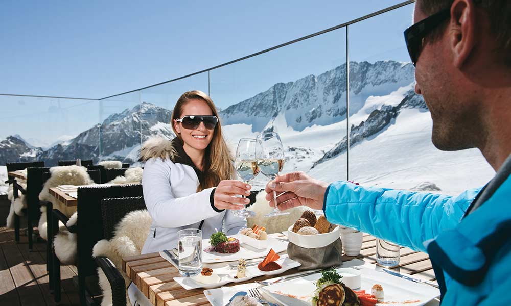 Herbstskiwochen Herbstskilauf am Stubaier Gletscher Hotel Almhof Danler Hotel in Neustift Stubaital Tirol Autumn ski weeks in the stubai valley Hotel Almhof Neustift Milders Tyrol